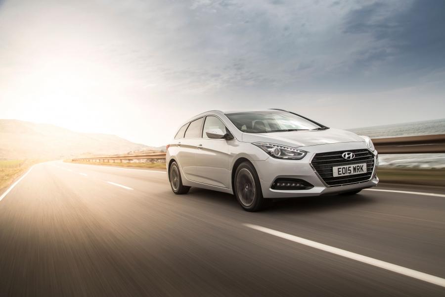  Hyundai i40 Wagon 2015 года  (UK) (фото 24 из 28)